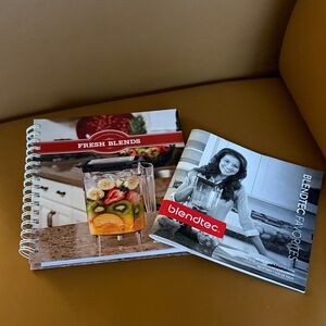 Fresh Blends Recipe Booklet - Red Accents